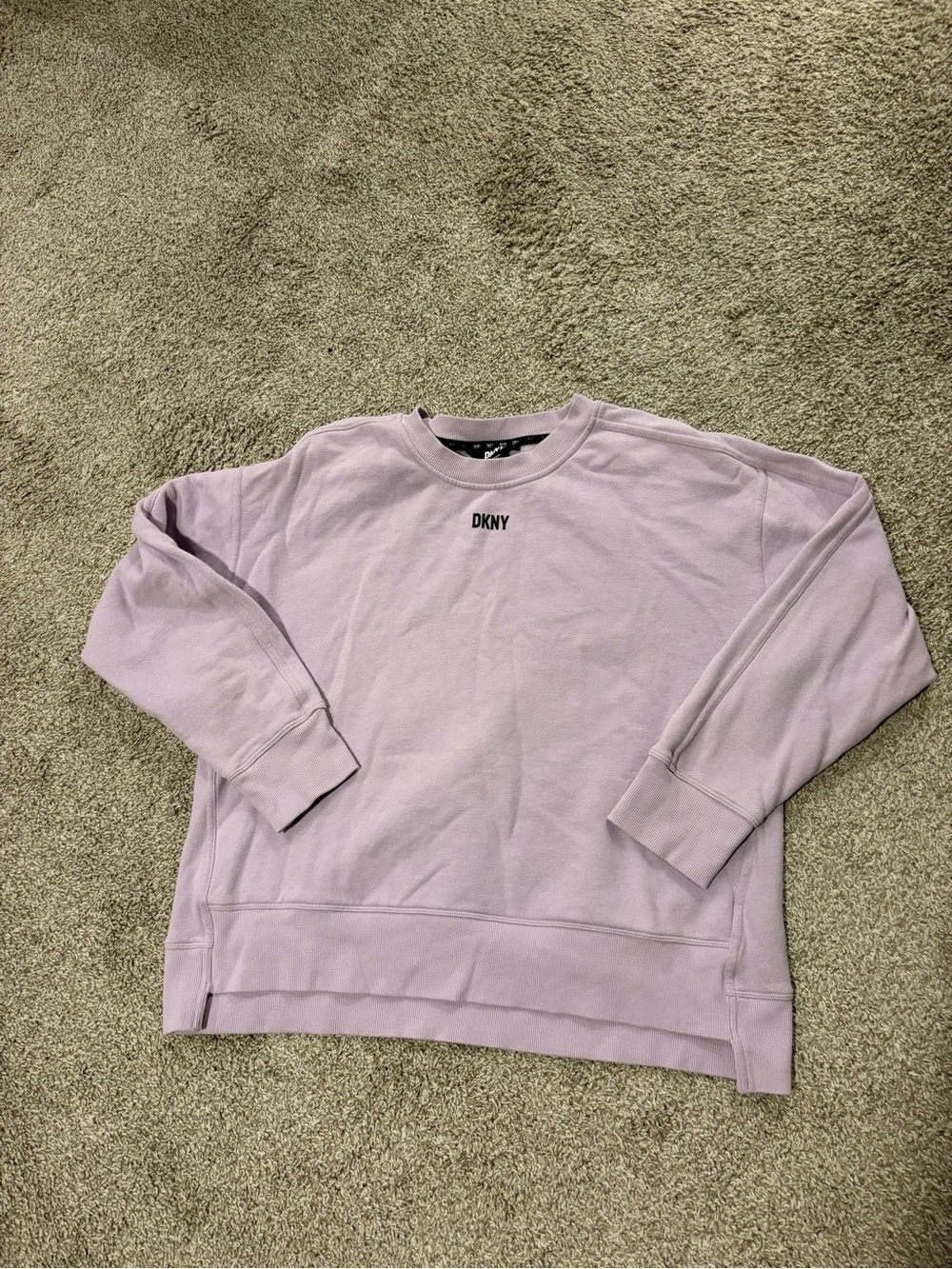 Women’s DKNY Purple Lilac Crewneck Sweater Long sleeve Size Medium Lavender EUC